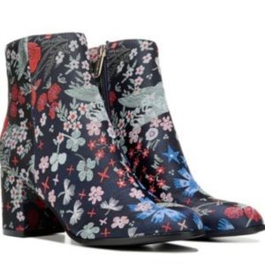 Indigo Rd Womens size 9.5 embroidered floral boots EUC